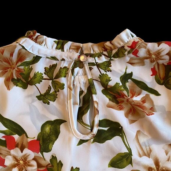 Lightweight Floral Blouse with Pooffy Sleeves - Picture 6 of 7